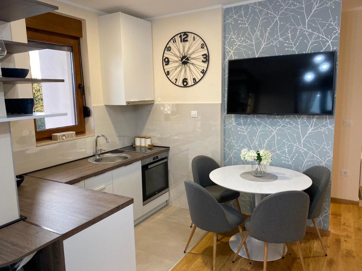 Apartment 33