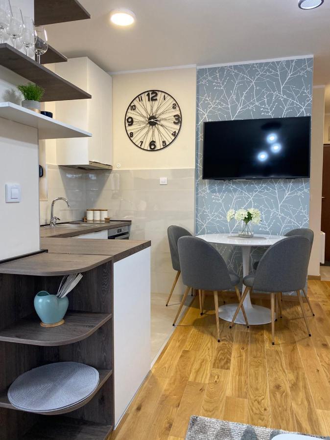 33 Apartment *