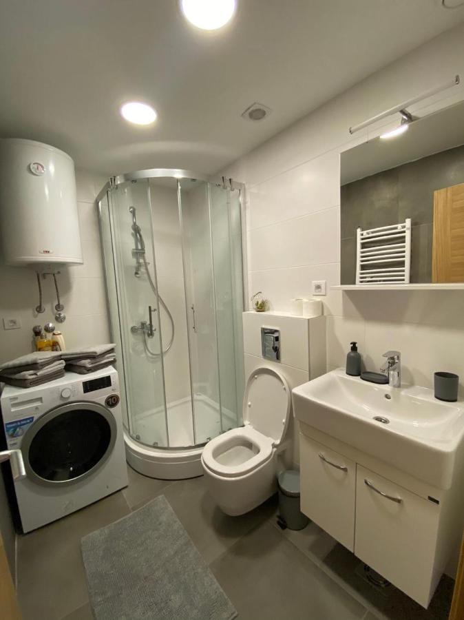 Apartment 33